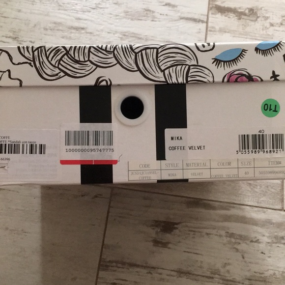 (Last 1) Jeffrey Campbell Platform Velvet Sandal. - Picture 5 of 9